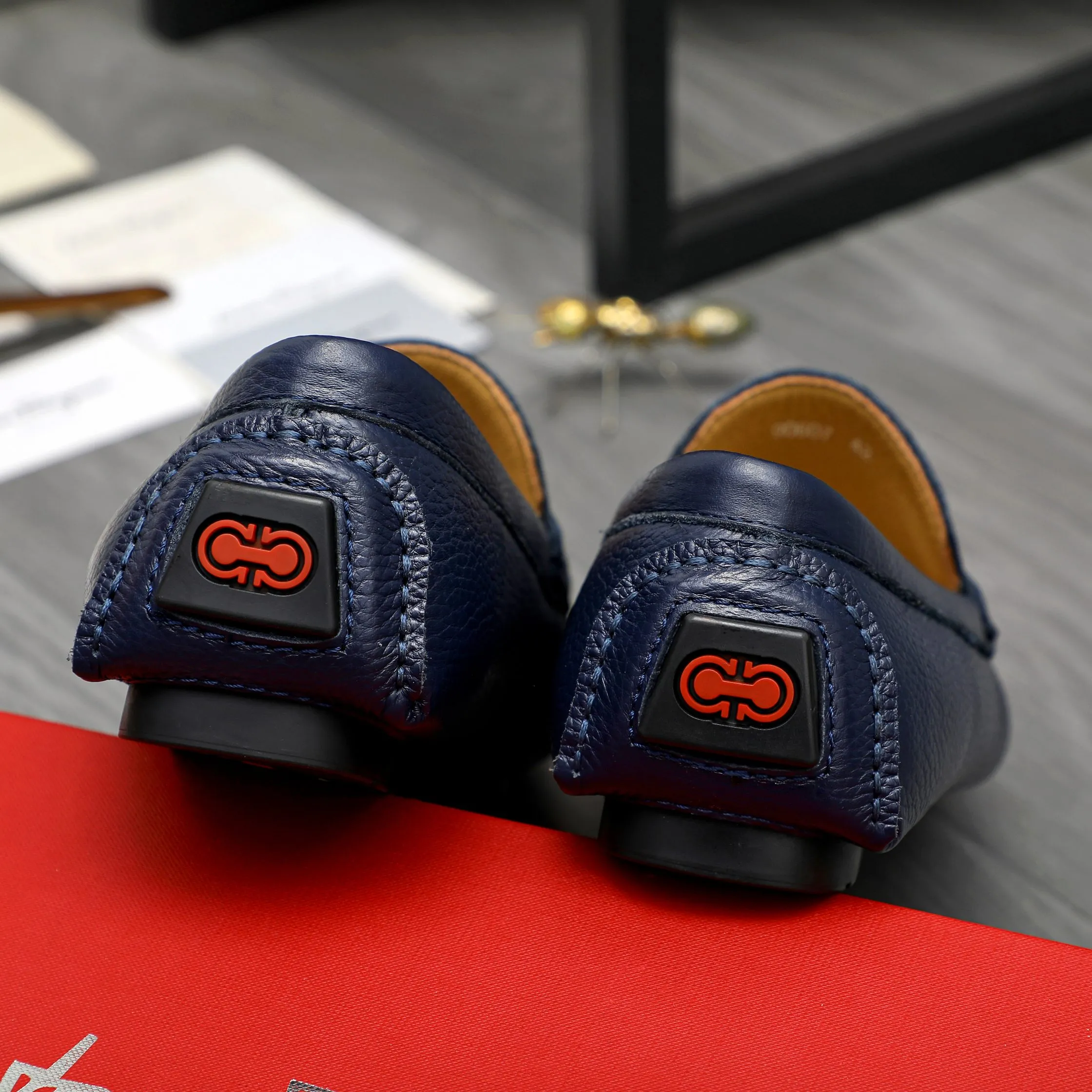 Men's shoes 💰p420 Product trademark: Ferragamo " Ferragamo ] Casual slip-on men's shoes Regular size: 38-44 Product materials: Selected pebbled cowhide upper, sheepskin lining, original rubber outsole